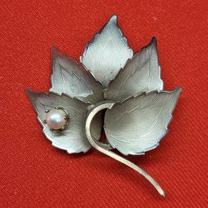 VTG Silver Tone Five Leaves Faux Pearl Brooch Pin